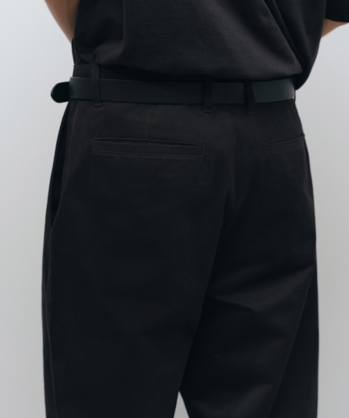 MUSINSA STANDARD（ムシンサスタンダード）の「ブラシドワンタックワイドチノパンツ[ブラック]（その他パンツ・メンズ・その他・27/28/29/30/31/32/33/34/26）」の2枚目の写真