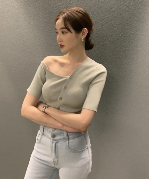 semplice(センプリチェ)の「カットソー【韓国ファッション】(Tシャツ/カットソー・レディース・イエロー/グリーン/ブラック/ホワイト・F)」の21枚目の写真