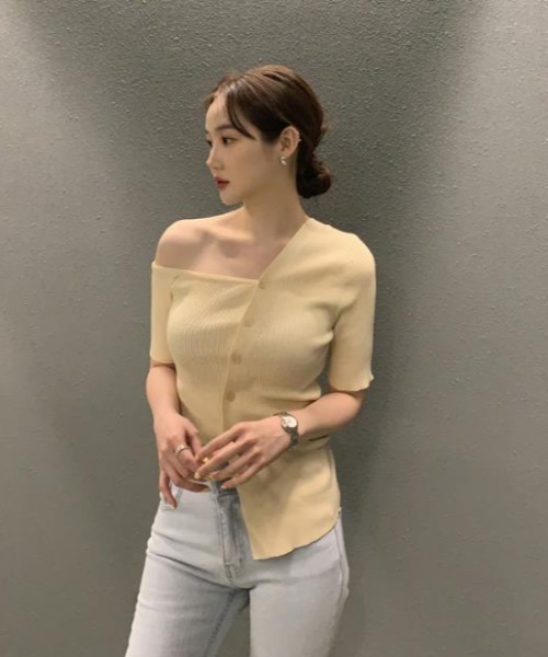 semplice(センプリチェ)の「カットソー【韓国ファッション】(Tシャツ/カットソー・レディース・イエロー/グリーン/ブラック/ホワイト・F)」の12枚目の写真