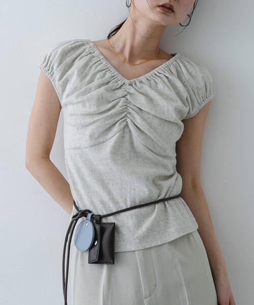 SENSE OF PLACE by URBAN RESEARCH(センスオブプレイスバイアーバンリサーチ)の「ギャザーネックカットトップ(Tシャツ/カットソー・レディース・イエロー/ブラック/オートミール・ONE)」の2枚目の写真
