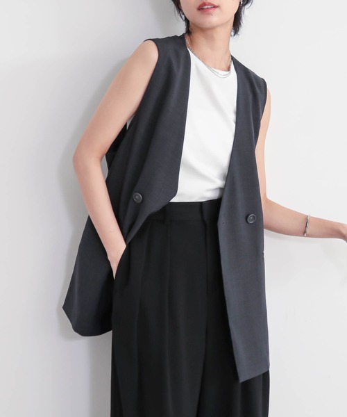 for/c(フォーシー)の「ノーカラージレ【サスティナブル】(ベスト・レディース・スミクロ/ベージュ/ネイビー・M/L)」の2枚目の写真