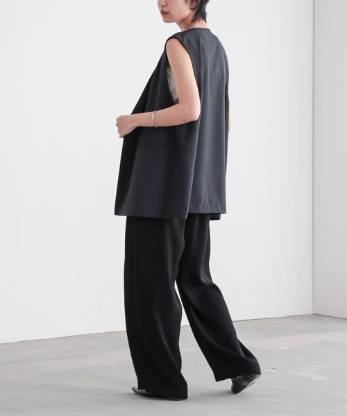 for/c(フォーシー)の「ノーカラージレ【サスティナブル】(ベスト・レディース・スミクロ/ベージュ/ネイビー・M/L)」の13枚目の写真