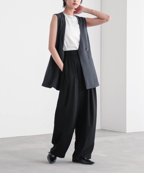 for/c(フォーシー)の「ノーカラージレ【サスティナブル】(ベスト・レディース・スミクロ/ベージュ/ネイビー・M/L)」の12枚目の写真