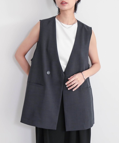 for/c(フォーシー)の「ノーカラージレ【サスティナブル】(ベスト・レディース・スミクロ/ベージュ/ネイビー・M/L)」の4枚目の写真