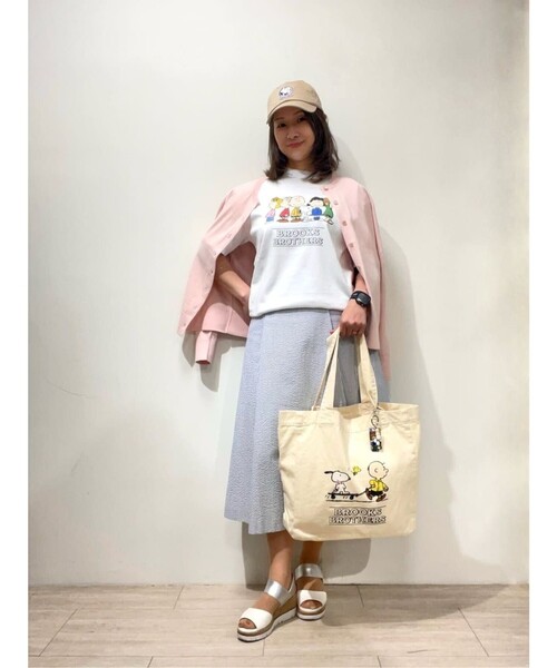 BROOKS BROTHERS(ブルックスブラザーズ)の「Brooks Brothers × PEANUTS コットン ピーナッツ・ギャングプリント Tシャツ(Tシャツ/カットソー・メンズ・ホワイト/グレー・LARGE/MEDIUM/SMALL)」の5枚目の写真