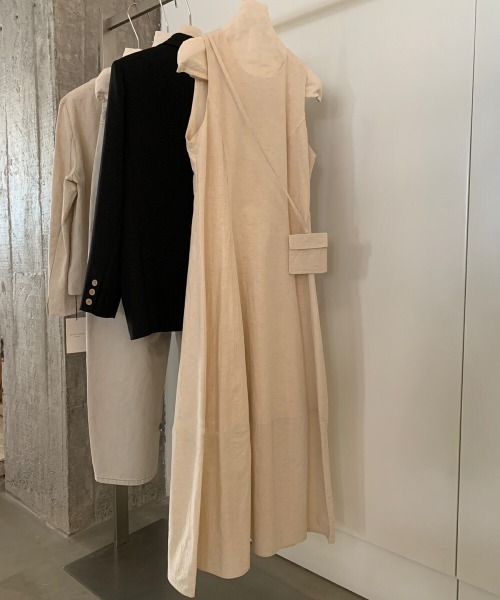 AMAJI(アマジ)の「ノースリーブ クルーネック フレアシルエット ロングワンピース(ワンピース・レディース・イエロー/ベージュ/ホワイト/ピンクベージュ・FREE)」の6枚目の写真
