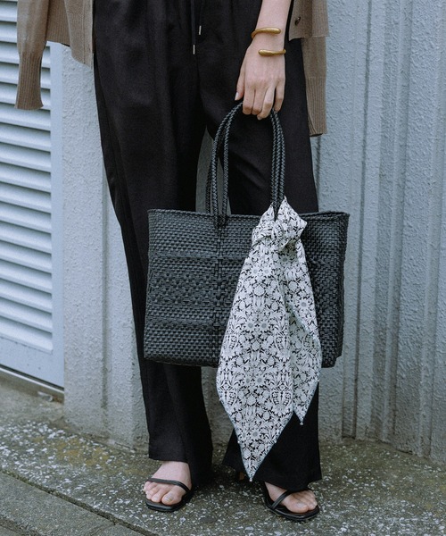SALON adam et rope'（サロン アダム エ ロペ）の「リバティスカーフ（バンダナ/スカーフ・レディース・ブラック系その他/ブルー系その他4/グリーン系その他・FREE）」の19枚目の写真