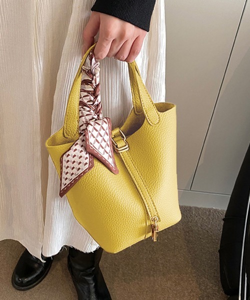 ONEP STAR(ワンピスター)の「ミニポーチ付き×2WAYハンドバッグ(ショルダーバッグ・レディース・グレイッシュブルー/カーキ/ブラック/ブラウン/オフホワイト/イエロー/ピンク・FREE)」の17枚目の写真