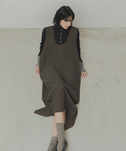WHYTO.(ホワイト)の「「WHYTO. / ホワイト」u neck cocoon dress(ワンピース・レディース・ブラウン/チャコールグレー/ブラック・38/36)」の14枚目の写真