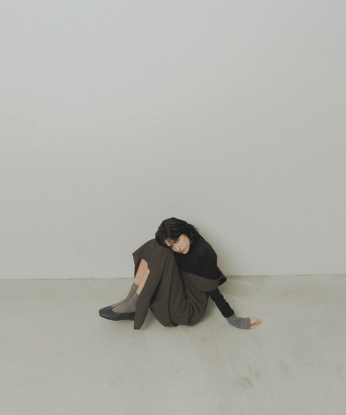 WHYTO.(ホワイト)の「「WHYTO. / ホワイト」u neck cocoon dress(ワンピース・レディース・ブラウン/チャコールグレー/ブラック・38/36)」の15枚目の写真
