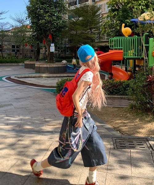AsheKsha(アシクシャ)の「Y2K ミレニアムスタイルのカラフルなグラフィティワイドレッグクロップデニムパンツ(デニムパンツ・レディース・ブルー・F)」の16枚目の写真