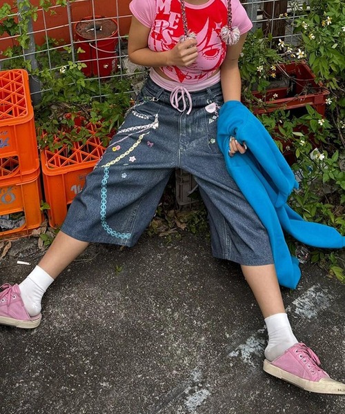 AsheKsha(アシクシャ)の「Y2K ミレニアムスタイルのカラフルなグラフィティワイドレッグクロップデニムパンツ(デニムパンツ・レディース・ブルー・F)」の13枚目の写真
