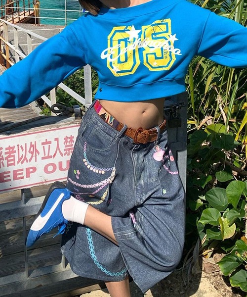 AsheKsha(アシクシャ)の「Y2K ミレニアムスタイルのカラフルなグラフィティワイドレッグクロップデニムパンツ(デニムパンツ・レディース・ブルー・F)」の14枚目の写真