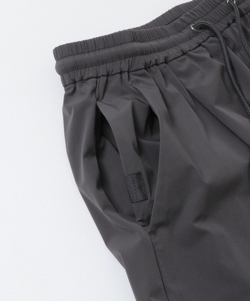 URBAN RESEARCH(アーバンリサーチ)の「『UR TECH MoLight』PACKABLE SHORTS(その他パンツ・メンズ・チャコールグレー/ブラック・MEDIUM/LARGE)」の9枚目の写真