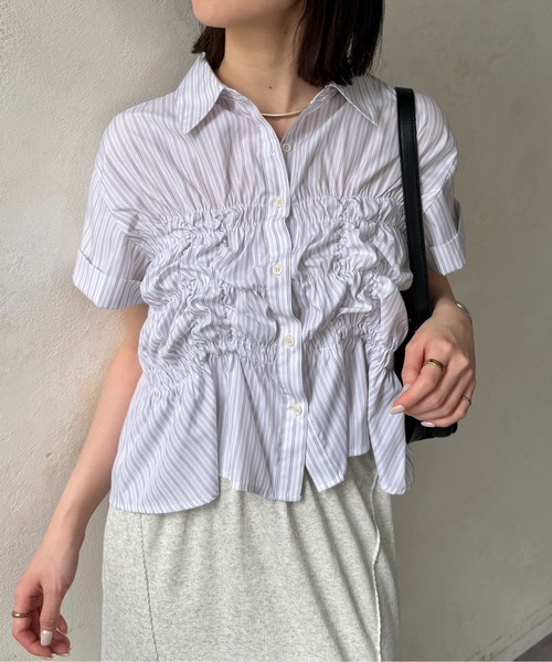 Thevon(ゼボン)の「シャーリング半袖アソートショートシャツ(シャツ/ブラウス・レディース・ピンク/ブルー/ホワイト系その他/オフホワイト・FREE)」の3枚目の写真