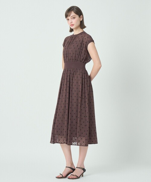ANAYI(アナイ)の「フラワー刺繍ドットフレア ワンピース(ワンピース・レディース・ネイビー/ブラウン・36/38)」の6枚目の写真