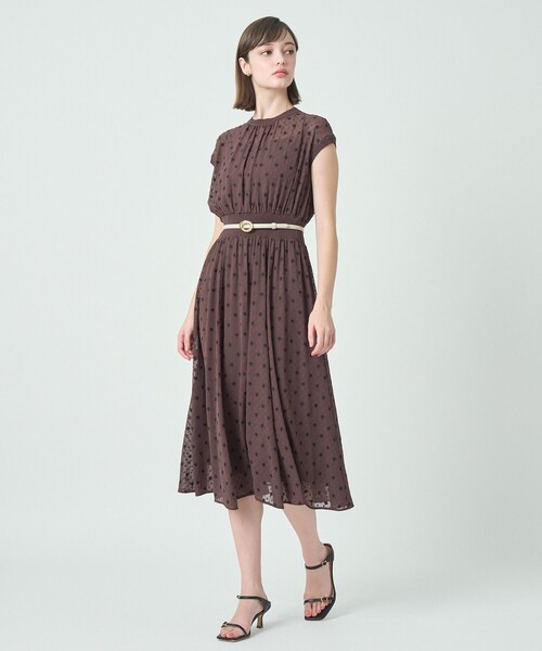 ANAYI(アナイ)の「フラワー刺繍ドットフレア ワンピース(ワンピース・レディース・ネイビー/ブラウン・36/38)」の7枚目の写真