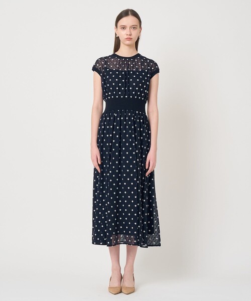 ANAYI(アナイ)の「フラワー刺繍ドットフレア ワンピース(ワンピース・レディース・ネイビー/ブラウン・36/38)」の14枚目の写真