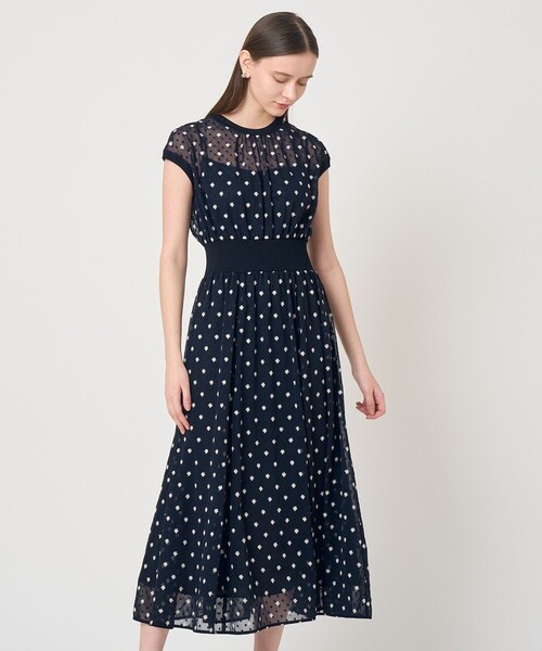 ANAYI(アナイ)の「フラワー刺繍ドットフレア ワンピース(ワンピース・レディース・ネイビー/ブラウン・36/38)」の17枚目の写真