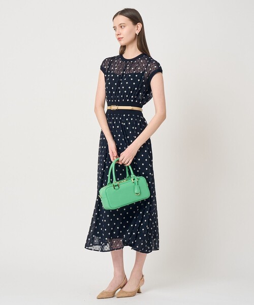 ANAYI(アナイ)の「フラワー刺繍ドットフレア ワンピース(ワンピース・レディース・ネイビー/ブラウン・36/38)」の19枚目の写真