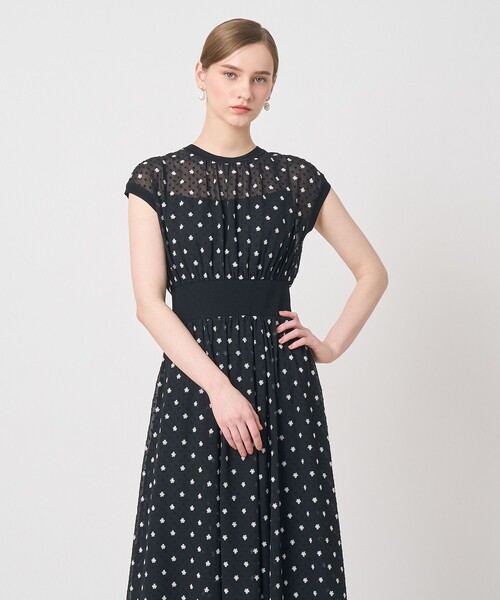 ANAYI(アナイ)の「フラワー刺繍ドットフレア ワンピース(ワンピース・レディース・ネイビー/ブラウン・36/38)」の20枚目の写真