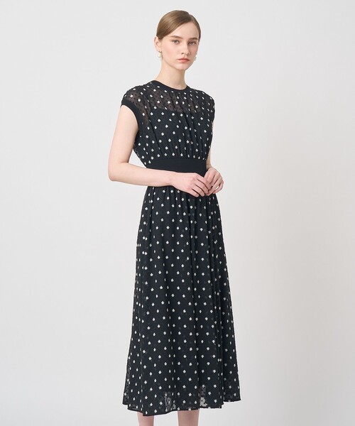 ANAYI(アナイ)の「フラワー刺繍ドットフレア ワンピース(ワンピース・レディース・ネイビー/ブラウン・36/38)」の21枚目の写真