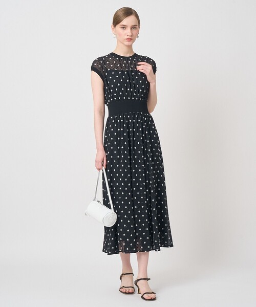 ANAYI(アナイ)の「フラワー刺繍ドットフレア ワンピース(ワンピース・レディース・ネイビー/ブラウン・36/38)」の22枚目の写真