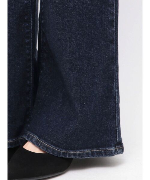 TONAL(トーナル)の「【SOMETHING】MORE FLEAR(デニムパンツ・レディース・インディゴブルー/ブラック・28inch/27inch)」の4枚目の写真