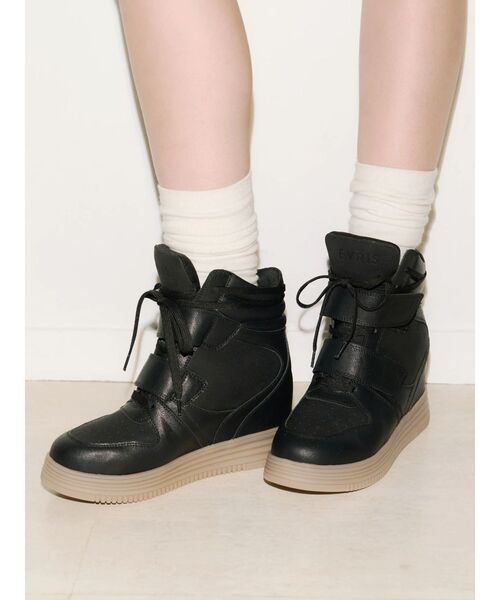 EVRIS(エヴリス)の「インソールボリュームスニーカー(スニーカー・レディース・ブラック/ネイビー/アイボリー・LARGE/MEDIUM/SMALL)」の2枚目の写真