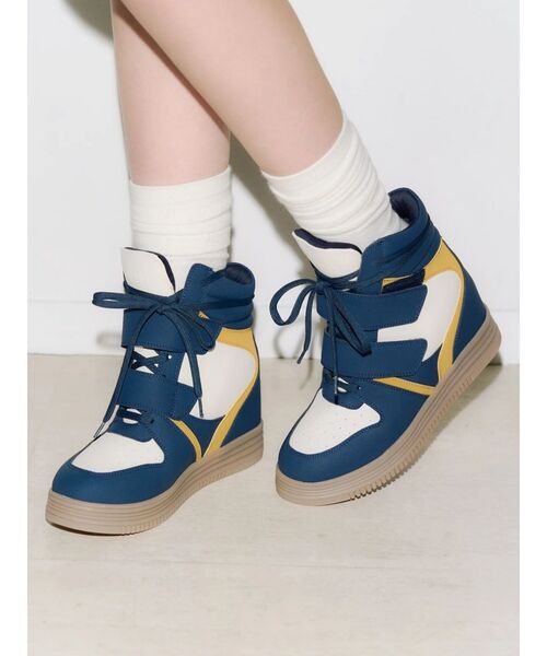 EVRIS(エヴリス)の「インソールボリュームスニーカー(スニーカー・レディース・ブラック/ネイビー/アイボリー・LARGE/MEDIUM/SMALL)」の5枚目の写真