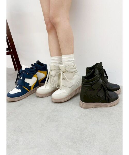 EVRIS(エヴリス)の「インソールボリュームスニーカー(スニーカー・レディース・ブラック/ネイビー/アイボリー・LARGE/MEDIUM/SMALL)」の18枚目の写真