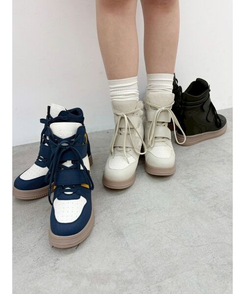 EVRIS(エヴリス)の「インソールボリュームスニーカー(スニーカー・レディース・ブラック/ネイビー/アイボリー・LARGE/MEDIUM/SMALL)」の19枚目の写真