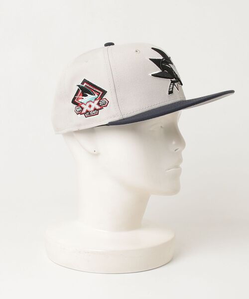 Lafayette（ラファイエット）の「ニューエラ【NEW ERA】- サンノゼ・シャークス キャップ HOMEGAME別注【San Jose Sharks 59FIFTY 20th Anniv. Bone/Dark Navy】（キャップ・メンズ・ホワイト×ネイビー・7 3/8/7/7 1/4/7 1/8）」の6枚目の写真