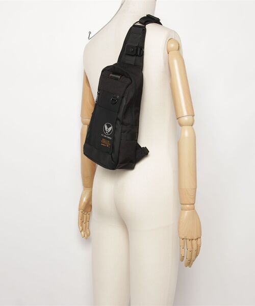 AVIREX（アヴィレックス）の「REGLESS ONE SHOULDER BAG / ワンショルダーバッグ / AVIREX / アヴィレックス（ショルダーバッグ・メンズ・ブラック/オリーブ・FREE）」の19枚目の写真