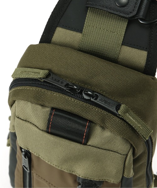 AVIREX（アヴィレックス）の「REGLESS ONE SHOULDER BAG / ワンショルダーバッグ / AVIREX / アヴィレックス（ショルダーバッグ・メンズ・ブラック/オリーブ・FREE）」の10枚目の写真
