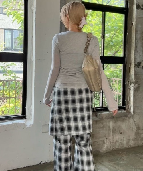 emmi(エミ)の「【USAGI ONLINE・ZOZO限定カラーあり】ギャザーショルダーコードバッグ(ショルダーバッグ・レディース・オフホワイト/オリーブ/ブラウン/ブラック・F)」の6枚目の写真