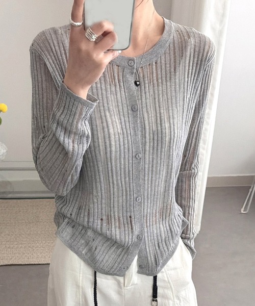 DAY CLOSET（デイ クローゼット）の「【上品見えする繊細ダメージ加工/2WAYボタン】軽く羽織れる。長袖 透かし編み サマー リブ ニット シアーカーディガン レディース/冷房対策（カーディガン/ボレロ・レディース・グレー/アイボリー/ベージュ/ライトブルー/ライム/ブラック・FREE）」の3枚目の写真