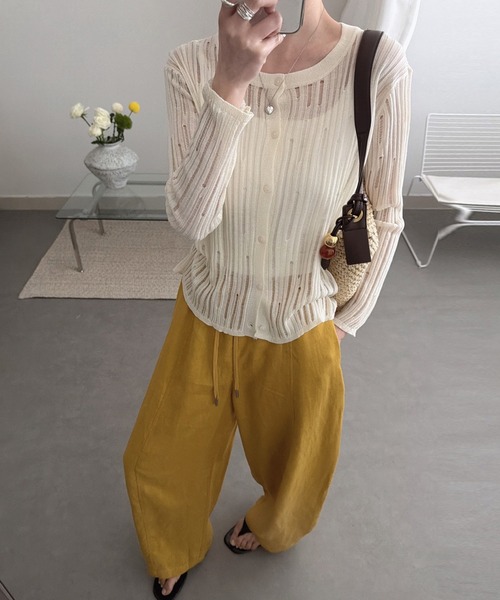 DAY CLOSET（デイ クローゼット）の「【上品見えする繊細ダメージ加工/2WAYボタン】軽く羽織れる。長袖 透かし編み サマー リブ ニット シアーカーディガン レディース/冷房対策（カーディガン/ボレロ・レディース・グレー/アイボリー/ベージュ/ライトブルー/ライム/ブラック・FREE）」の7枚目の写真