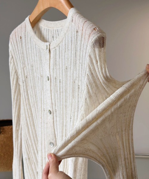 DAY CLOSET（デイ クローゼット）の「【上品見えする繊細ダメージ加工/2WAYボタン】軽く羽織れる。長袖 透かし編み サマー リブ ニット シアーカーディガン レディース/冷房対策（カーディガン/ボレロ・レディース・グレー/アイボリー/ベージュ/ライトブルー/ライム/ブラック・FREE）」の8枚目の写真