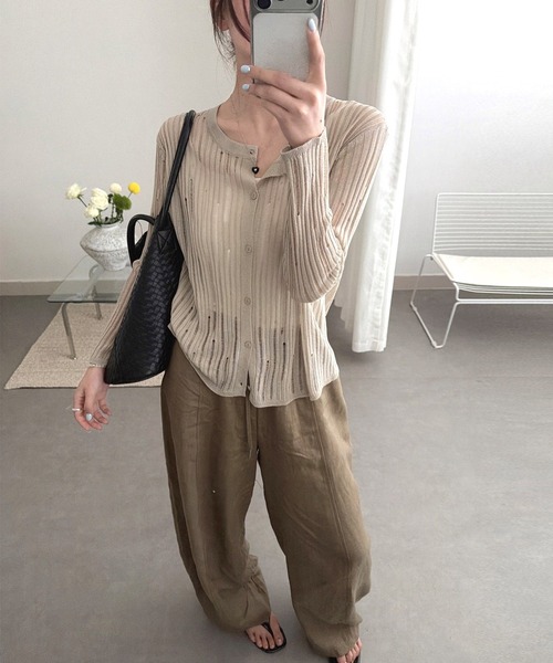 DAY CLOSET（デイ クローゼット）の「【上品見えする繊細ダメージ加工/2WAYボタン】軽く羽織れる。長袖 透かし編み サマー リブ ニット シアーカーディガン レディース/冷房対策（カーディガン/ボレロ・レディース・グレー/アイボリー/ベージュ/ライトブルー/ライム/ブラック・FREE）」の12枚目の写真