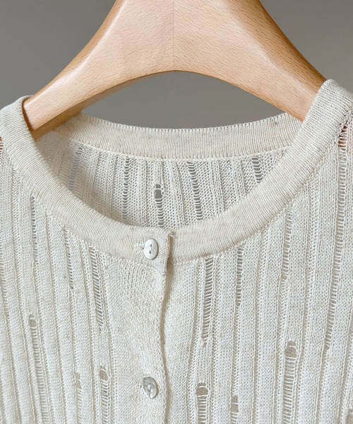 DAY CLOSET（デイ クローゼット）の「【上品見えする繊細ダメージ加工/2WAYボタン】軽く羽織れる。長袖 透かし編み サマー リブ ニット シアーカーディガン レディース/冷房対策（カーディガン/ボレロ・レディース・グレー/アイボリー/ベージュ/ライトブルー/ライム/ブラック・FREE）」の15枚目の写真