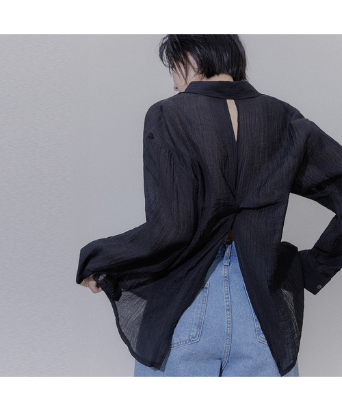 MEMUA（メムア）の「ツイストリンクルテンセルブラウス（カーキ）（シャツ/ブラウス・レディース・ブラック/アイボリー/カーキ・FREE）」の2枚目の写真