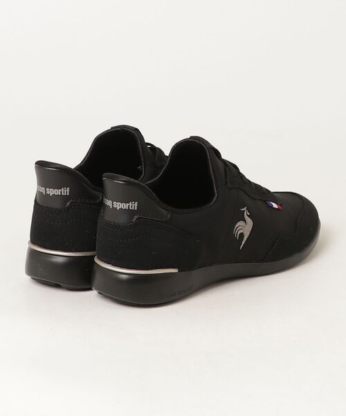 le coq sportif（ルコックスポルティフ）の「LCS セギュール III ワイド SI  /  LCS SEGUR III WIDE SI（スニーカー・レディース・ブラック×ブラック・22.5cm/22.0cm/25.0cm/24.5cm/24.0cm/23.0cm/23.5cm）」の2枚目の写真