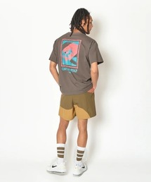 AKTR（アクター）の「AKTR TIDELINE WAVE NYLON WIDE 5.5″ SHORTS (TL)（アクター タイドライン ウェーブ ナイロン ワイド 5.5インチ ショーツ）（その他パンツ）」