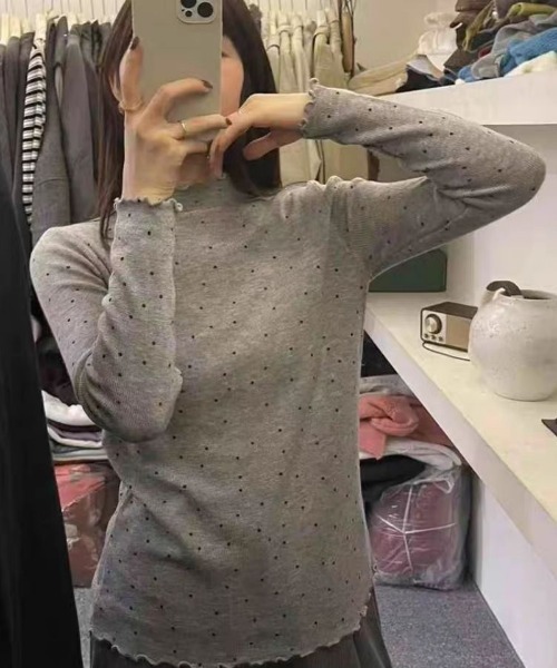 Ritzy(リッツィー)の「ドット柄 シアーハイネック長袖トップス(Tシャツ/カットソー・レディース・オフホワイト/グレー/ブラック・M/L)」の7枚目の写真