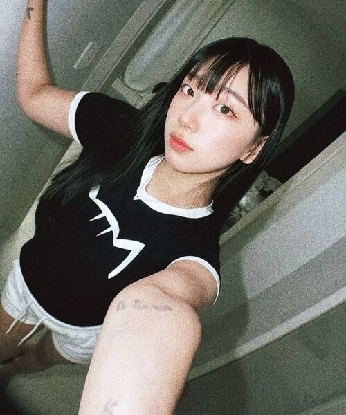 KIKIMIMI(キキミミ)の「クロップリンガーキティビッグロゴTシャツ(ブラック)(Tシャツ/カットソー・レディース・ブラック・FREE)」の3枚目の写真