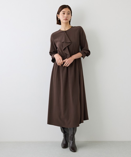 ROPE'(ロペ)の「トリアセテートドレープフリルワンピース/防シワ・イージーケア(ワンピース・レディース・ブラック/ダークブラウン・38/36)」の22枚目の写真