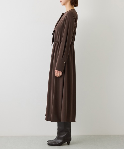 ROPE'(ロペ)の「トリアセテートドレープフリルワンピース/防シワ・イージーケア(ワンピース・レディース・ブラック/ダークブラウン・38/36)」の18枚目の写真