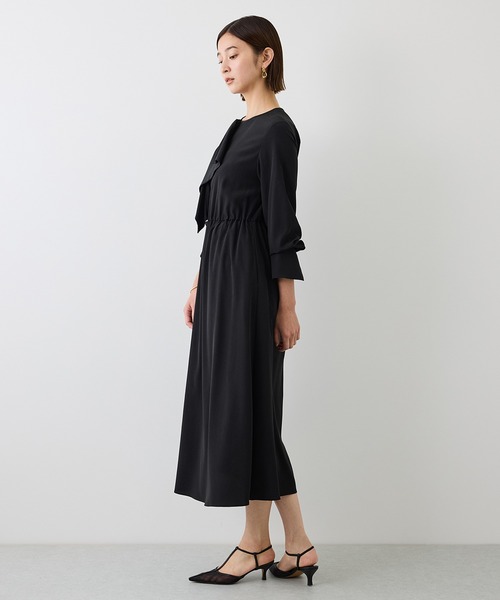 ROPE'(ロペ)の「トリアセテートドレープフリルワンピース/防シワ・イージーケア(ワンピース・レディース・ブラック/ダークブラウン・38/36)」の7枚目の写真