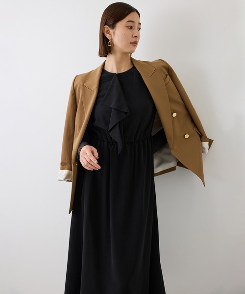 ROPE'(ロペ)の「トリアセテートドレープフリルワンピース/防シワ・イージーケア(ワンピース・レディース・ブラック/ダークブラウン・38/36)」の5枚目の写真